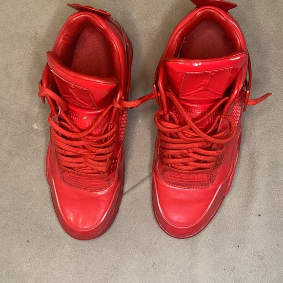 Red' colorway features the Jordan 4 classic model with  leather patent finish. - Picture 2 of 5